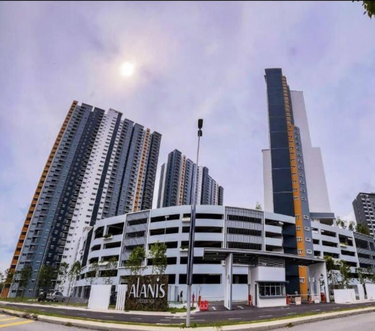 E. R Homestay 3R2B Nearby Klia Sepang Ngoại thất bức ảnh