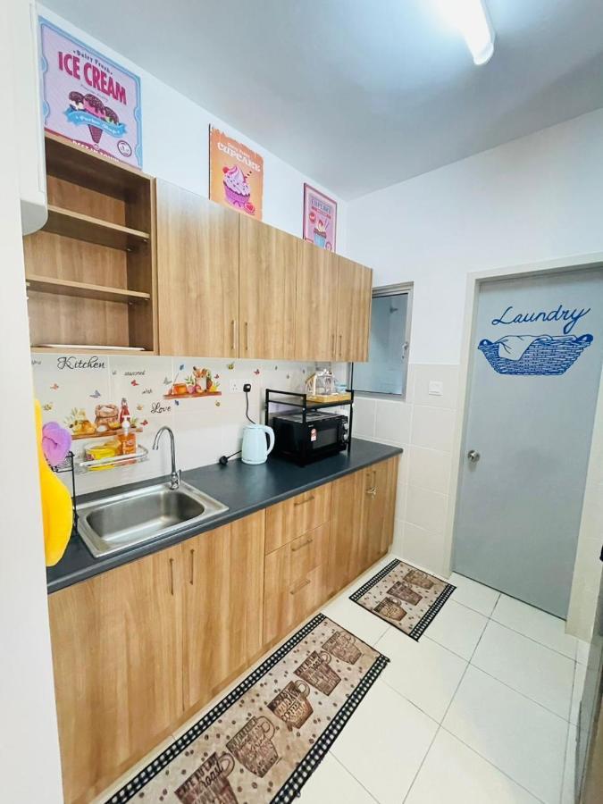 E. R Homestay 3R2B Nearby Klia Sepang Ngoại thất bức ảnh